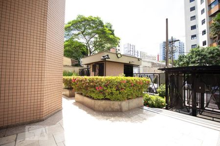 Apartamento à venda com 185m², 4 quartos e 3 vagas Apartamento à venda com 185m², 4 quartos e 3 vagasEntrada do prédio