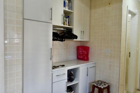 Apartamento à venda com 185m², 4 quartos e 3 vagas Apartamento à venda com 185m², 4 quartos e 3 vagasÁrea de Serviço