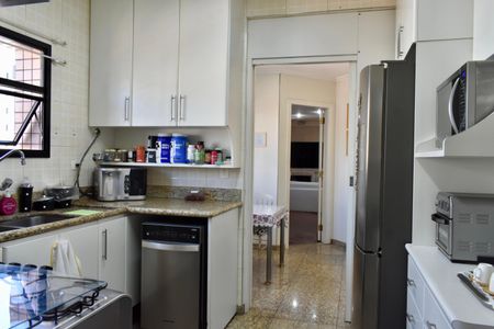 Apartamento à venda com 185m², 4 quartos e 3 vagas Apartamento à venda com 185m², 4 quartos e 3 vagasCozinha