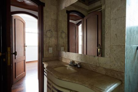 Apartamento à venda com 180m², 3 quartos e 2 vagasBanheiro 