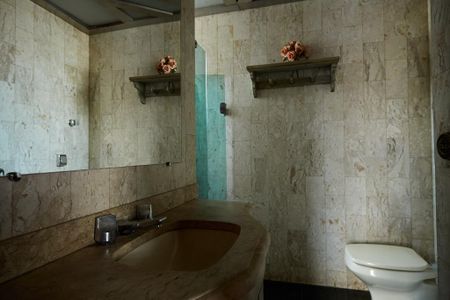 Apartamento à venda com 180m², 3 quartos e 2 vagasBanheiro 