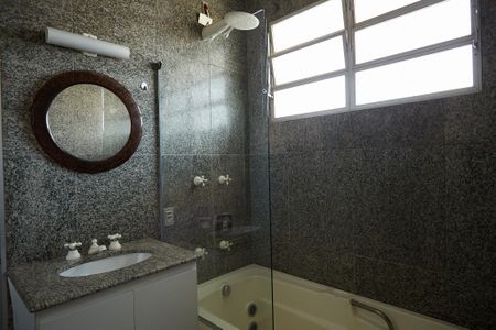 Apartamento à venda com 180m², 3 quartos e 2 vagasQuarto 3 - Banheiro