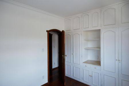 Apartamento à venda com 180m², 3 quartos e 2 vagasQuarto 2