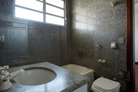 Apartamento à venda com 180m², 3 quartos e 2 vagasQuarto 3 - Banheiro