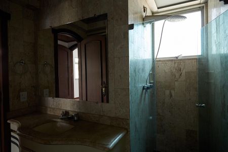 Apartamento à venda com 180m², 3 quartos e 2 vagasBanheiro 