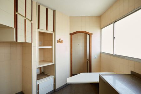 Apartamento à venda com 180m², 3 quartos e 2 vagasCozinha