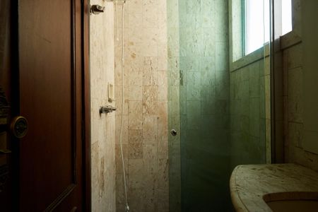 Apartamento à venda com 180m², 3 quartos e 2 vagasQuarto 1 - banheiro