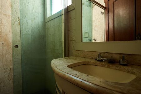 Apartamento à venda com 180m², 3 quartos e 2 vagasQuarto 1 - banheiro