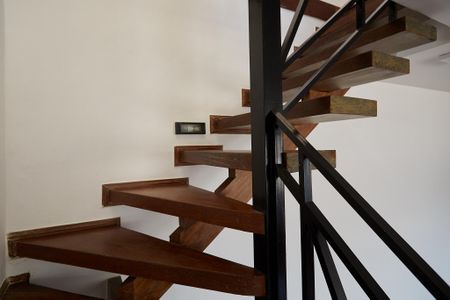 Apartamento à venda com 180m², 3 quartos e 2 vagasEscadaria