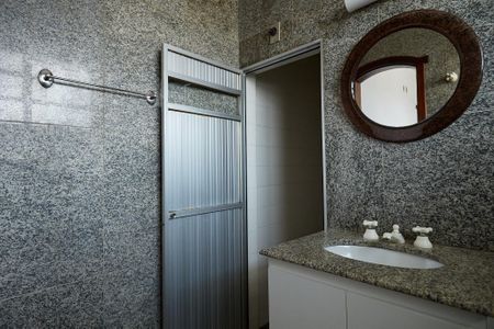 Apartamento à venda com 180m², 3 quartos e 2 vagasQuarto 3 - Banheiro