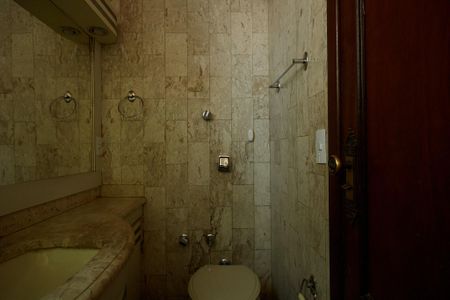 Apartamento à venda com 180m², 3 quartos e 2 vagasQuarto 1 - banheiro