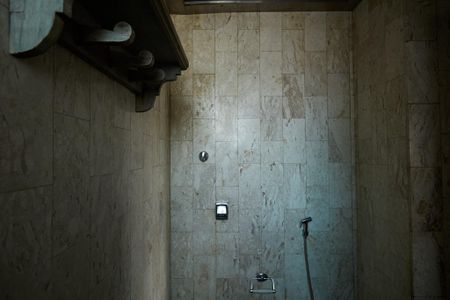 Apartamento à venda com 180m², 3 quartos e 2 vagasBanheiro 