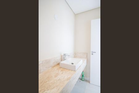 Casa de condomínio à venda com 335m², 3 quartos e 4 vagasLavabo