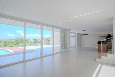 Casa de condomínio à venda com 335m², 3 quartos e 4 vagasCozinha e Área de Serviço