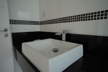 Casa de condomínio à venda com 335m², 3 quartos e 4 vagasBanheiro do Quarto 3