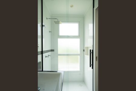 Casa de condomínio à venda com 335m², 3 quartos e 4 vagasBanheiro do Quarto 2