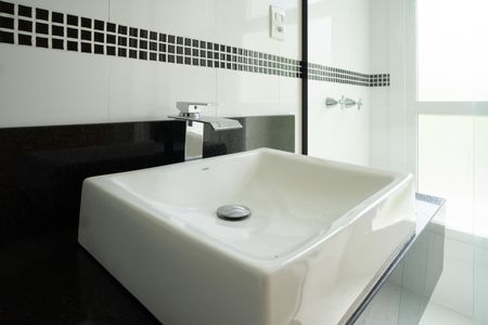 Casa de condomínio à venda com 335m², 3 quartos e 4 vagasBanheiro do Quarto 2