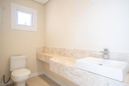 Casa de condomínio à venda com 335m², 3 quartos e 4 vagasLavabo