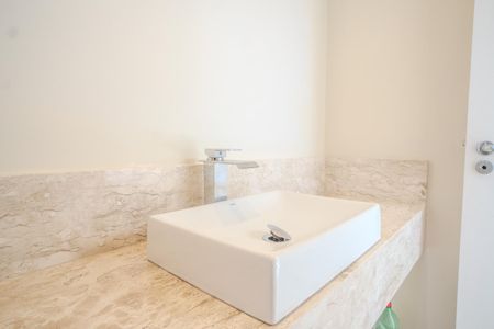 Casa de condomínio à venda com 335m², 3 quartos e 4 vagasLavabo