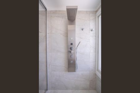 Casa de condomínio à venda com 335m², 3 quartos e 4 vagasBanheiro do Quarto 1