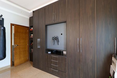 Casa para alugar com 586m², 4 quartos e 10 vagasSuíte 2