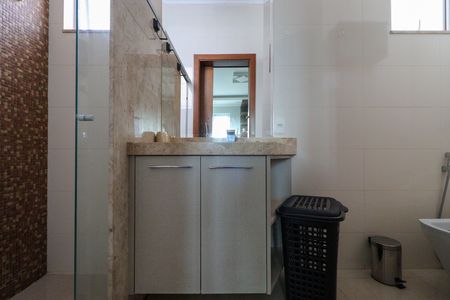 Casa para alugar com 586m², 4 quartos e 10 vagasBanheiro da Suíte 1