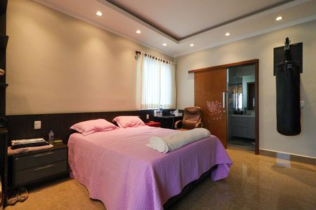 Casa para alugar com 586m², 4 quartos e 10 vagasSuíte 2
