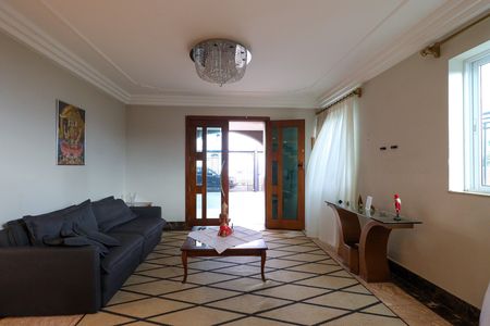 Casa para alugar com 586m², 4 quartos e 10 vagasSala