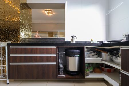 Casa para alugar com 586m², 4 quartos e 10 vagasCozinha