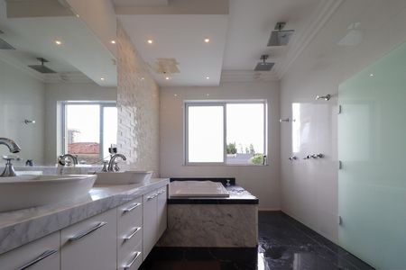Casa para alugar com 586m², 4 quartos e 10 vagasBanheiro da Suíte 3