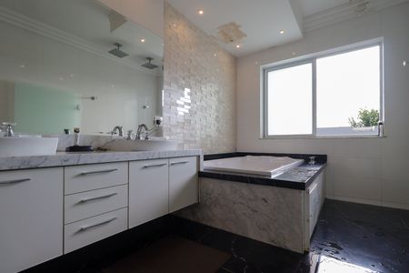 Casa para alugar com 586m², 4 quartos e 10 vagasBanheiro da Suíte 3