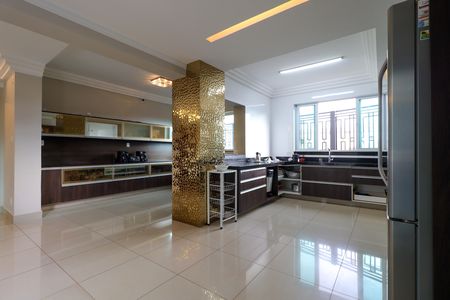 Casa para alugar com 586m², 4 quartos e 10 vagasCozinha