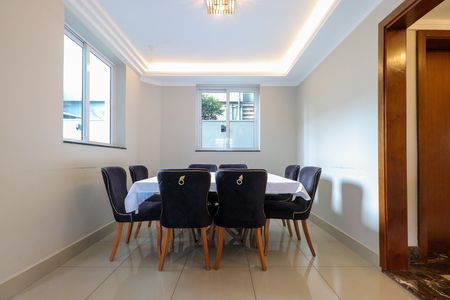 Casa para alugar com 586m², 4 quartos e 10 vagasCozinha