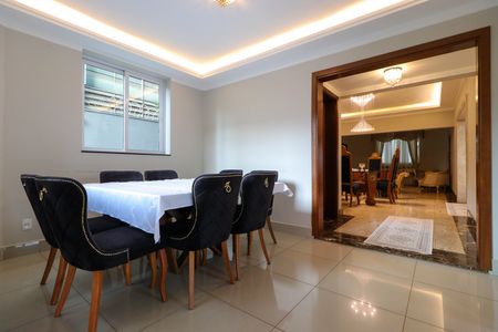 Casa para alugar com 586m², 4 quartos e 10 vagasCozinha