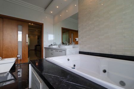 Casa para alugar com 586m², 4 quartos e 10 vagasBanheiro da Suíte 3