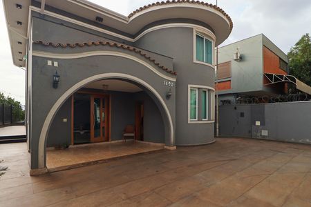 Casa para alugar com 586m², 4 quartos e 10 vagasGaragem / Area externa