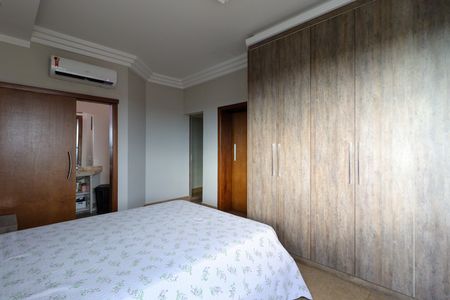 Casa para alugar com 586m², 4 quartos e 10 vagasSuíte 1