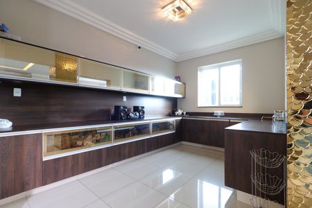 Casa para alugar com 586m², 4 quartos e 10 vagasCozinha