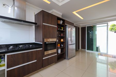Casa para alugar com 586m², 4 quartos e 10 vagasCozinha
