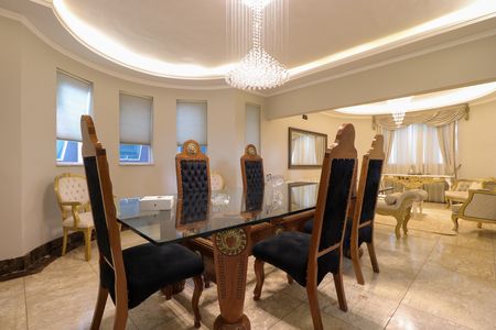 Casa para alugar com 586m², 4 quartos e 10 vagasSala