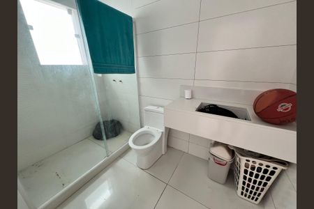 Casa à venda com 1200m², 4 quartos e 8 vagasBanheiro de Serviço