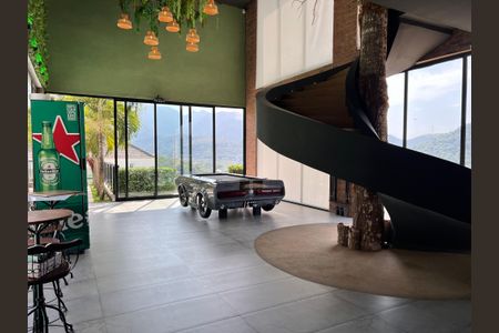 Casa à venda com 1200m², 4 quartos e 8 vagasSala/Cozinha