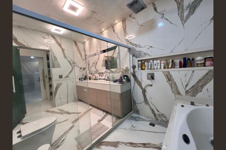 Casa à venda com 1200m², 4 quartos e 8 vagasBanheiro da Suíte 3