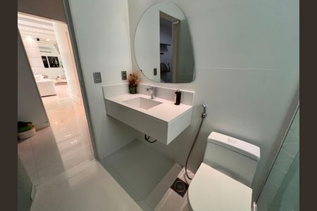 Casa à venda com 1200m², 4 quartos e 8 vagasBanheiro da Suíte