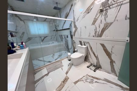 Casa à venda com 1200m², 4 quartos e 8 vagasBanheiro da Suíte 3