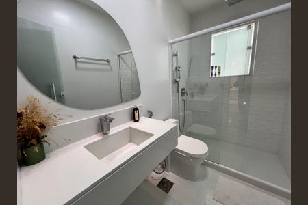 Casa à venda com 1200m², 4 quartos e 8 vagasBanheiro da Suíte