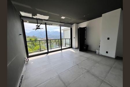 Casa à venda com 1200m², 4 quartos e 8 vagasEscritório