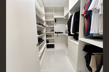 Casa à venda com 1200m², 4 quartos e 8 vagasCloset da suíte 2