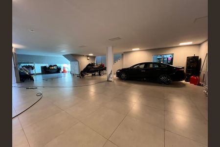 Casa à venda com 1200m², 4 quartos e 8 vagasGaragem