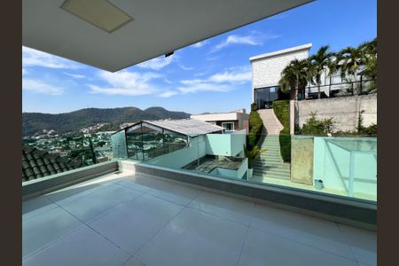 Casa à venda com 1200m², 4 quartos e 8 vagasVaranda da suíte 2